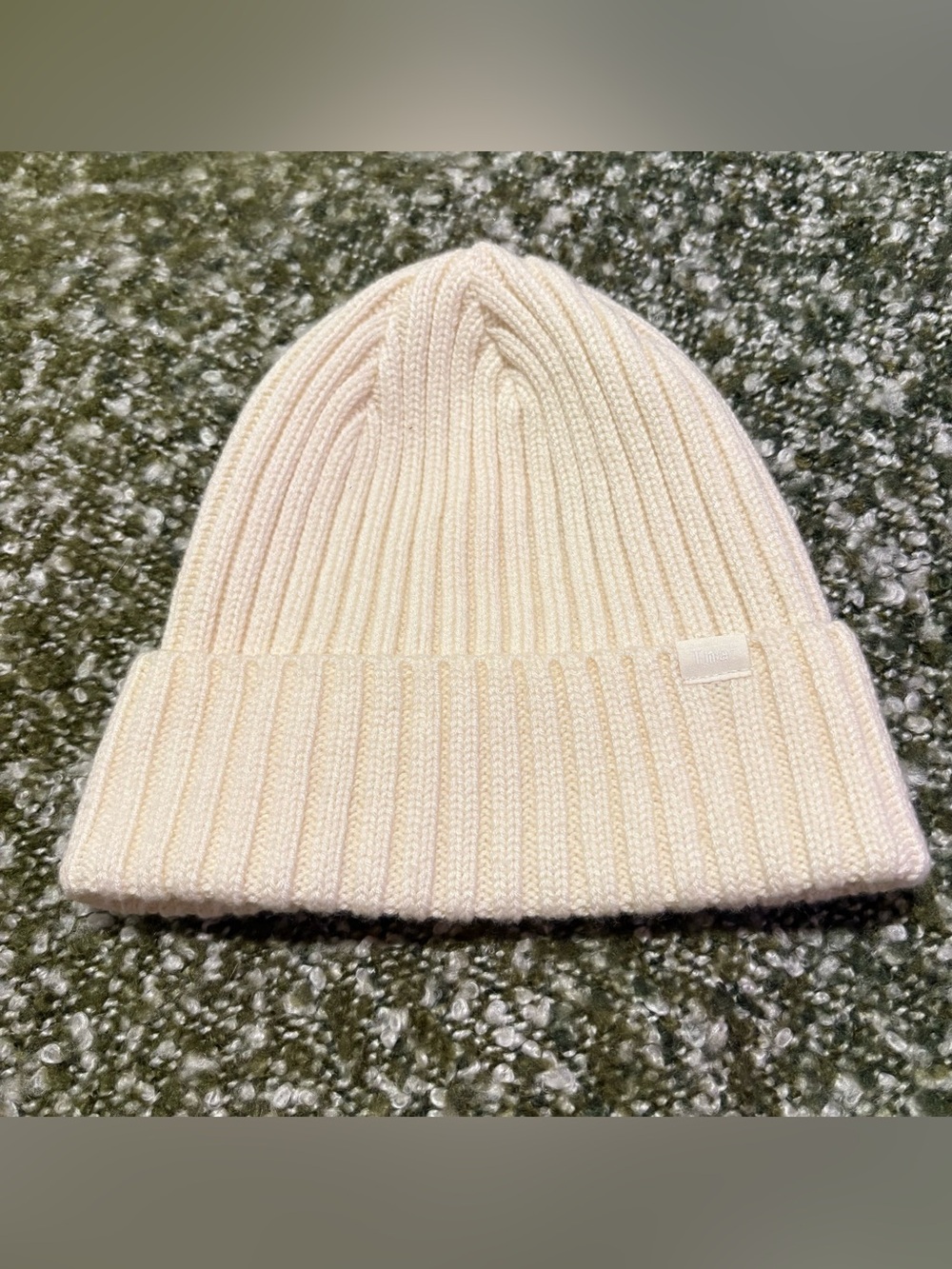 Aritzia TNA Rush Beanie